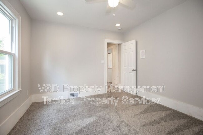 Building Photo - 3692 E 147th St