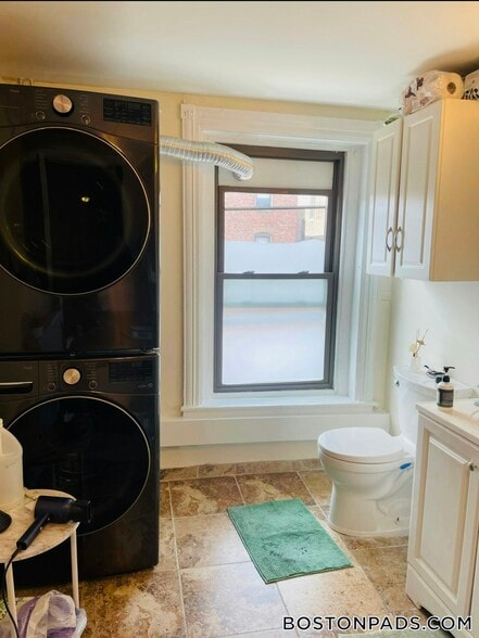 Building Photo - 918 Beacon St