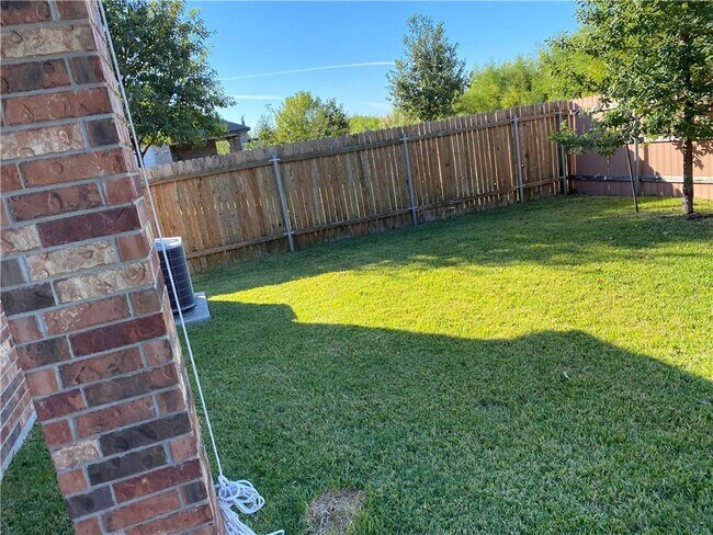 Building Photo - 14428 Lake Victor Dr