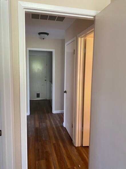 Building Photo - 1460 Gamay Cir