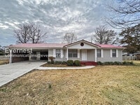 Building Photo - 3 Bed, 1.5 Bath Home with Carport / Pet-Friendly / Vouchers Accepted / Available Now!