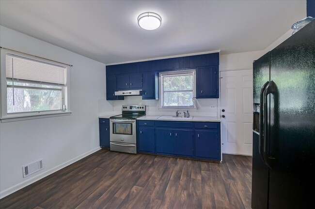 Building Photo - 1114 Terrace Cir