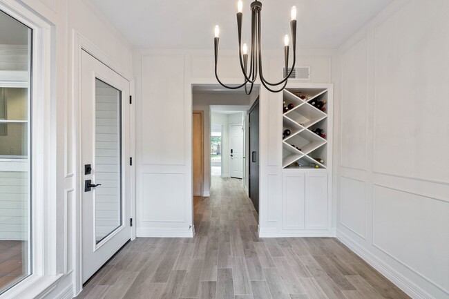 Building Photo - 1928 Augusta Dr