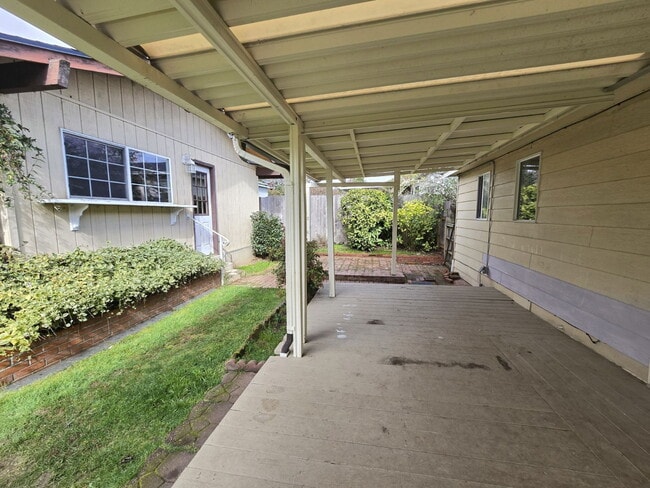 Building Photo - 1844 NW Keasey St