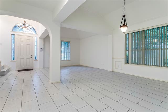 Building Photo - 204 Forest Ln