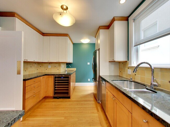 Building Photo - Stunning 4BR/3BA Home with Office, Laundry...