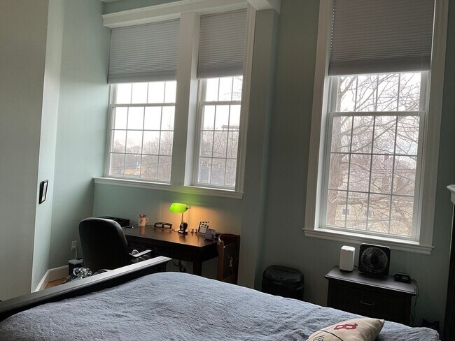 Building Photo - 52 Sanborn St