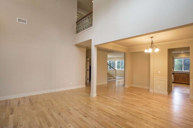 Building Photo - Beautiful 4 Bedroom in Bothell