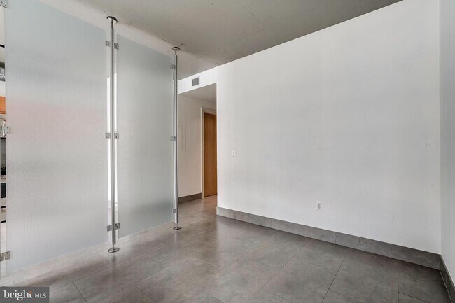 Building Photo - 1133 14th St NW