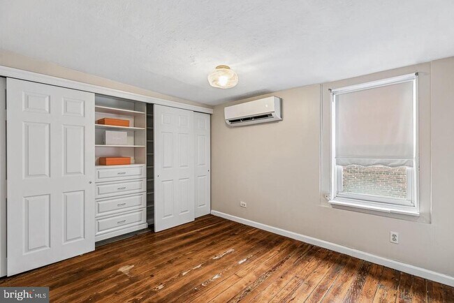 Building Photo - 788 N Croskey St