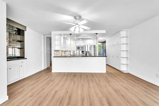 Building Photo - 3916 Riviera Dr