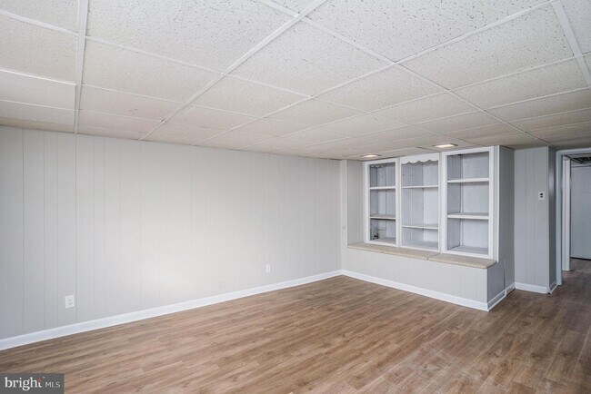 Building Photo - 861 Gainsboro Rd