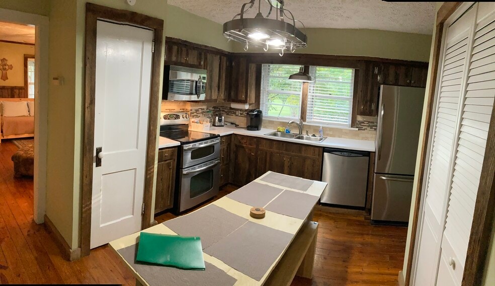 Building Photo - 70 Possum Trot Ln