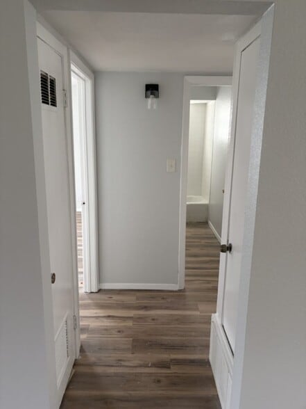 Building Photo - 604 W 4th St