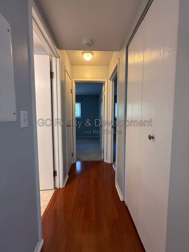 Building Photo - 2250 Abbeywood Dr