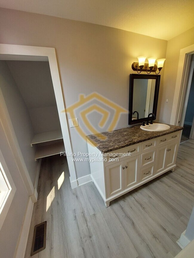 Building Photo - 631 Second Street