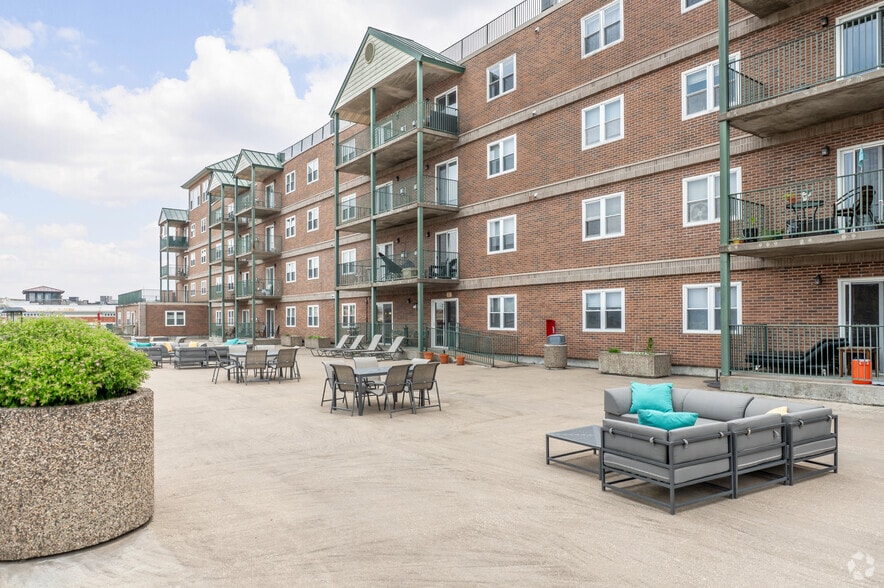 Roof Terrace - Cameron Park Apartments