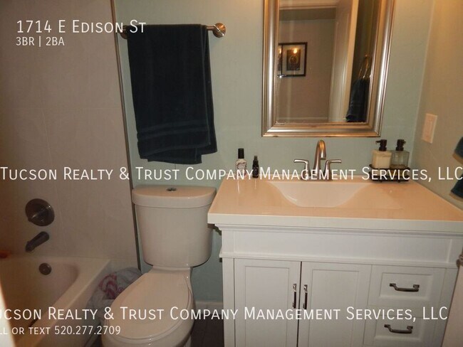 Building Photo - 1714 E Edison St