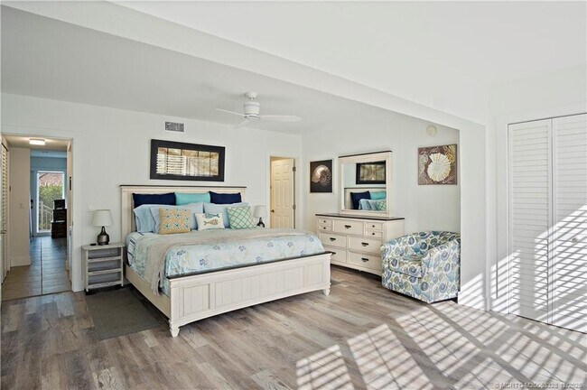 Building Photo - 245 NE MacArthur Blvd