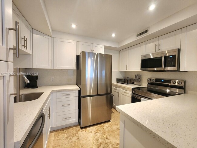 Building Photo - 3505 S Ocean Dr