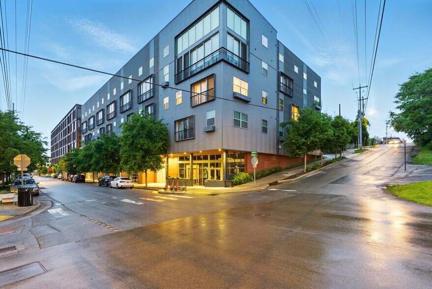 Building Photo - 1260 Martin St