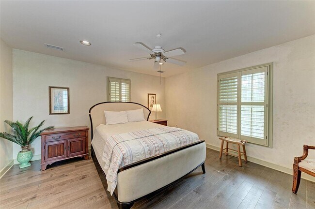 Building Photo - 4473 Gulf of Mexico Dr