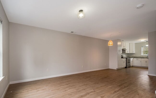 Building Photo - 77 Lyme St
