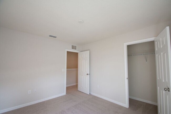 Building Photo - 3936 Plainview Dr