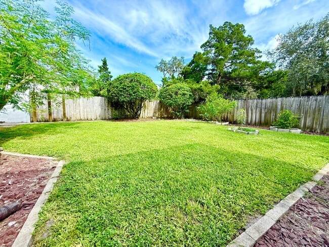 Building Photo - Executive 4bedrooms/3baths Dream pool-home...