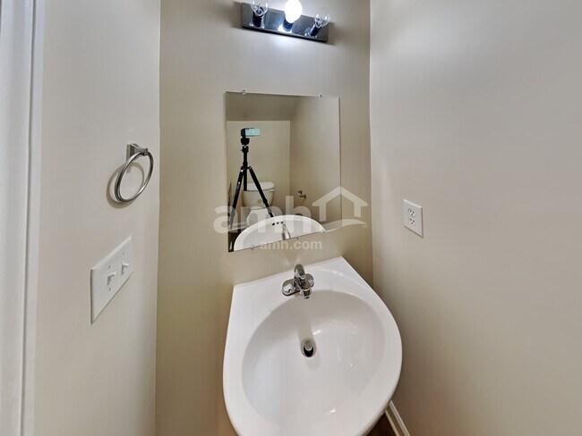 Building Photo - 935 Legacy Park Rd