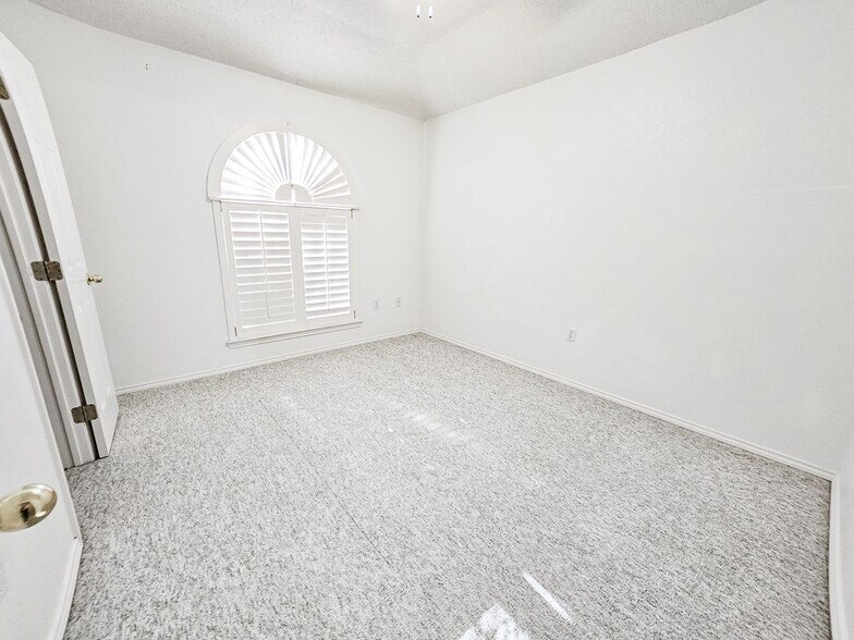 Building Photo - 4801 Whitman Dr