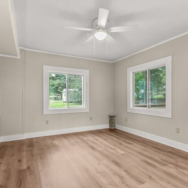 Building Photo - Beautiful 3 Bed 2 Bath Home! Available Fall 2026!