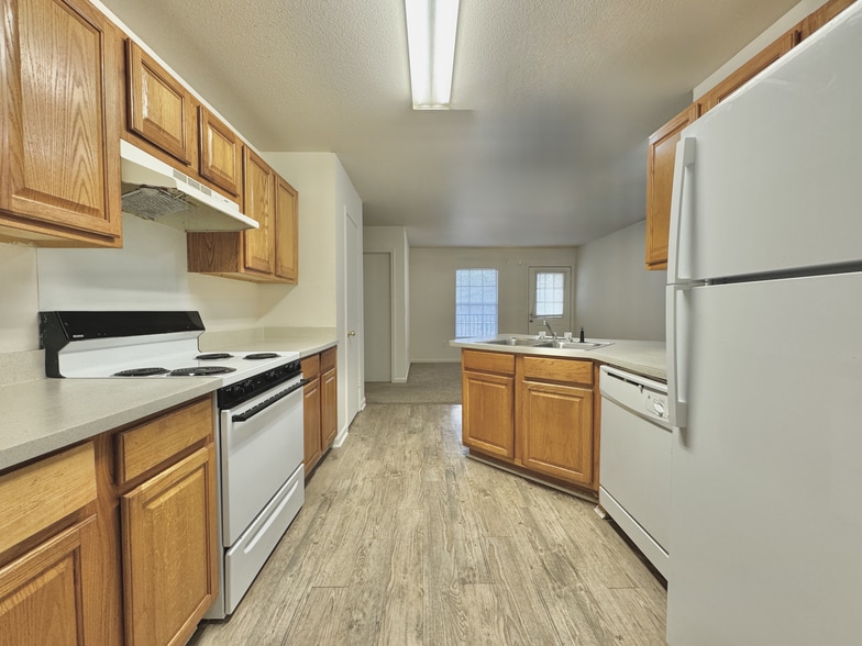 Primary Photo - Spring Tree Apartments