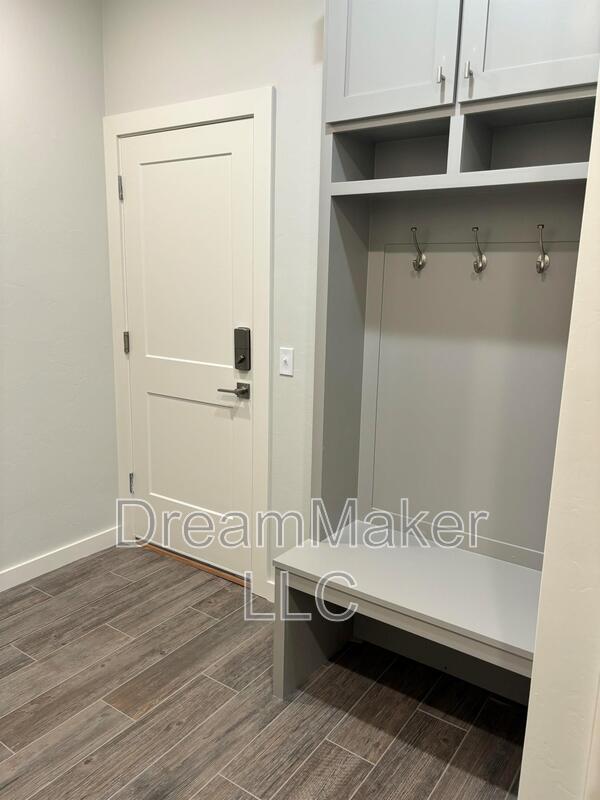 Building Photo - 1024 Varenna Ln
