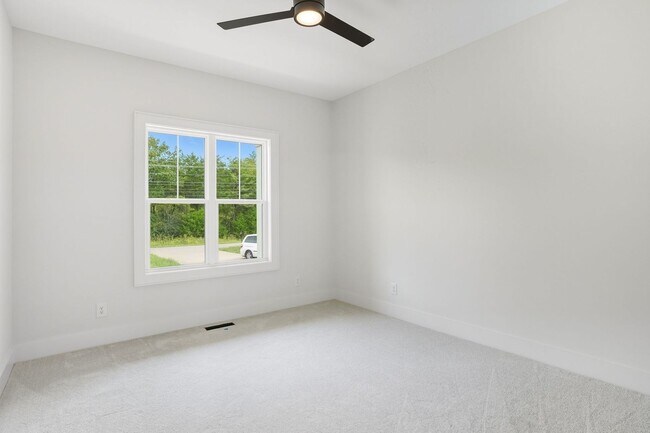 Building Photo - FOR LEASE- 4 BED 3 BATH SINGLE-FAMILY HOME IN LEBANON!