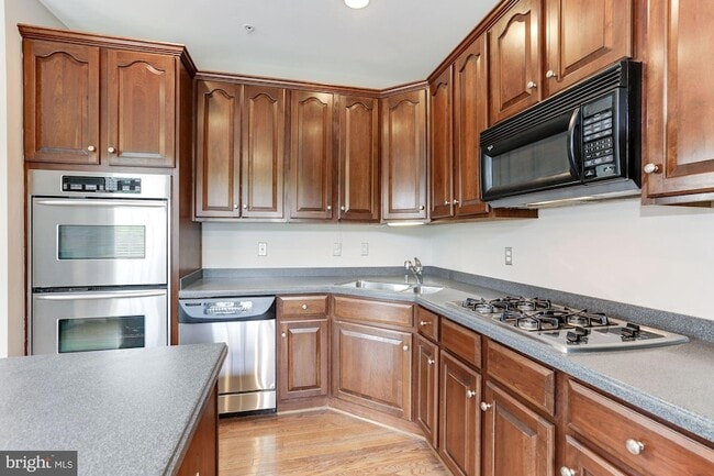 Building Photo - 286 Murtha St