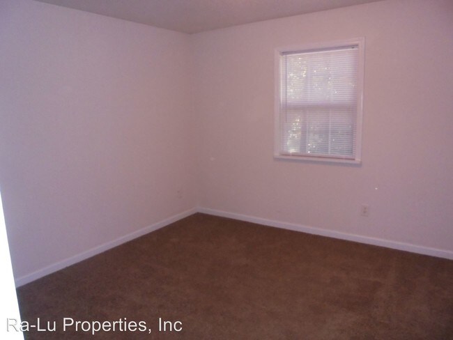 Building Photo - 220 Pitts St