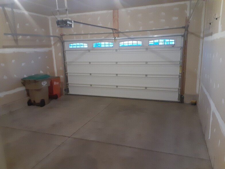 Building Photo - 958 Parkland Dr