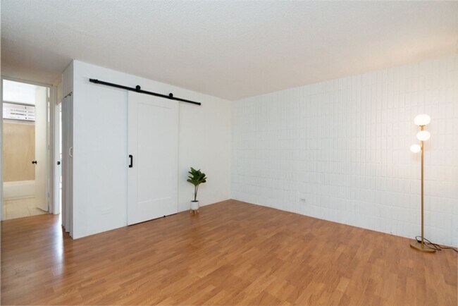 Building Photo - Modern, Fully Updated 1BR at the Gateway to Waikiki – ALL UTILITIES INCLUDED!