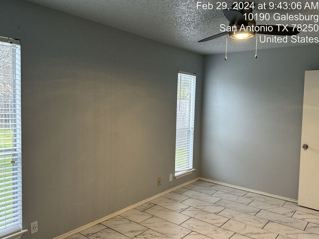 Building Photo - Comfort and Convenience Awaits YOU!
