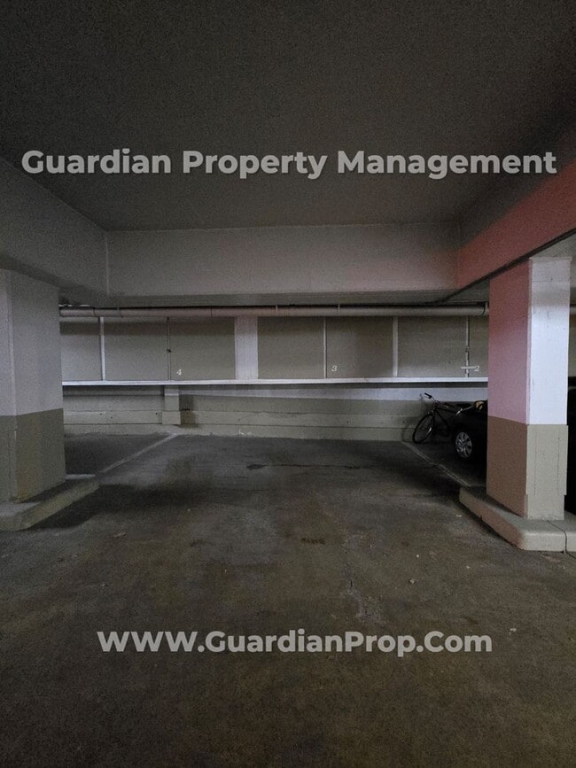 Building Photo - Dean Parkway  2bd-2ba Condo, Hardwood Floo...