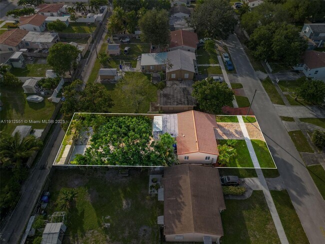 Building Photo - 2410 Coolidge St