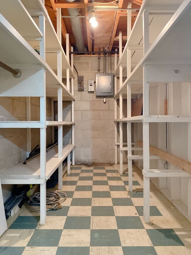 Building Photo - A wonderful 4-bedroom house in the Benson Gardens area - near Walmart Neighborhood Market, Asian ...