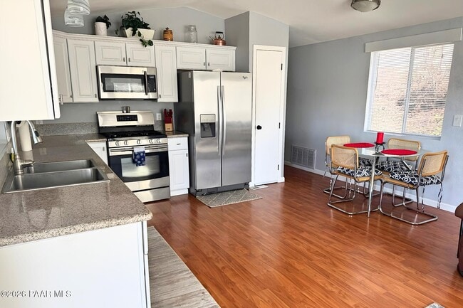 Building Photo - 2518 Hilltop Rd