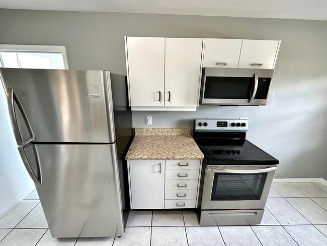 Building Photo - 947 Country Wood Ct