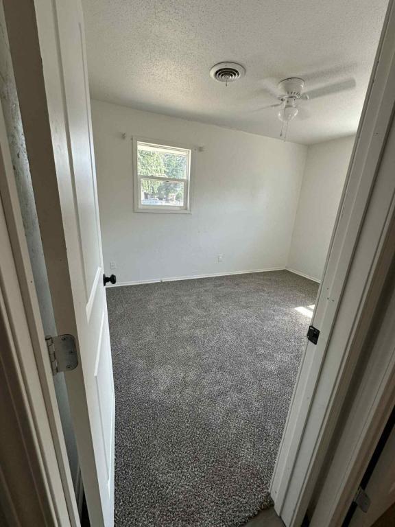 Building Photo - 1710 Parklane Dr