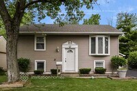 Building Photo - 104 N Elm Ln