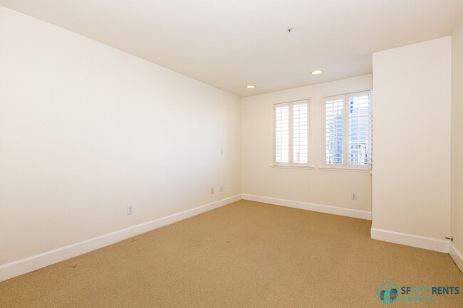 Building Photo - NoPA/Panhandle: Top Floor Bi-Level Condo w...