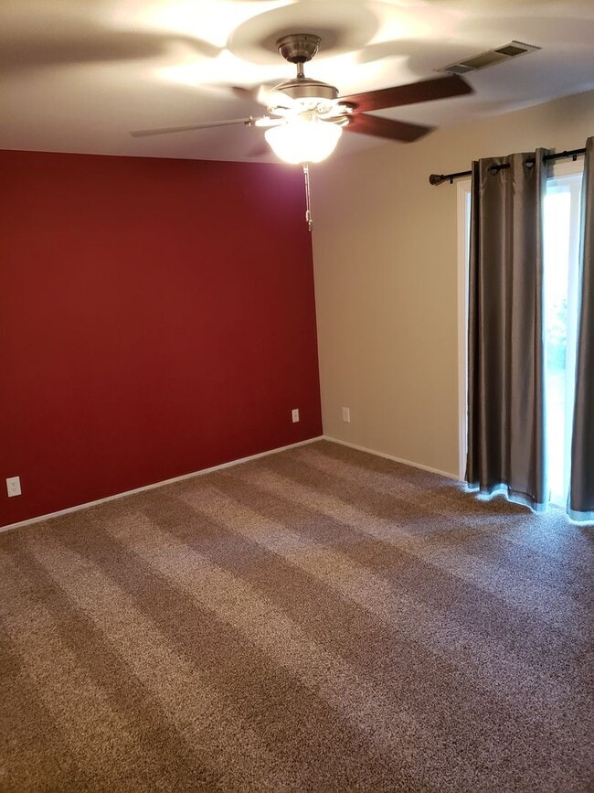 Building Photo - 3 BED 2 BATH HOUSE OFF VICTOR AVE