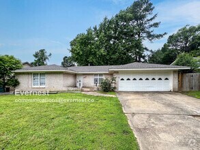 Building Photo - Beautiful 4-Bedroom Home with Spacious Liv...
